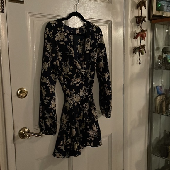 Never worn dress maker unknown, We ordered it on line - Picture 3 of 8